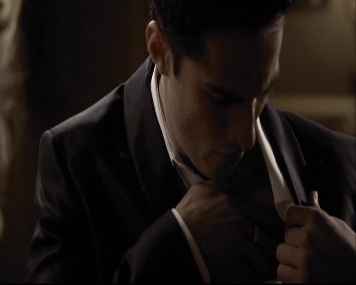 VampireDiariesWorld-dot-org_2x07Masquerade1936.jpg