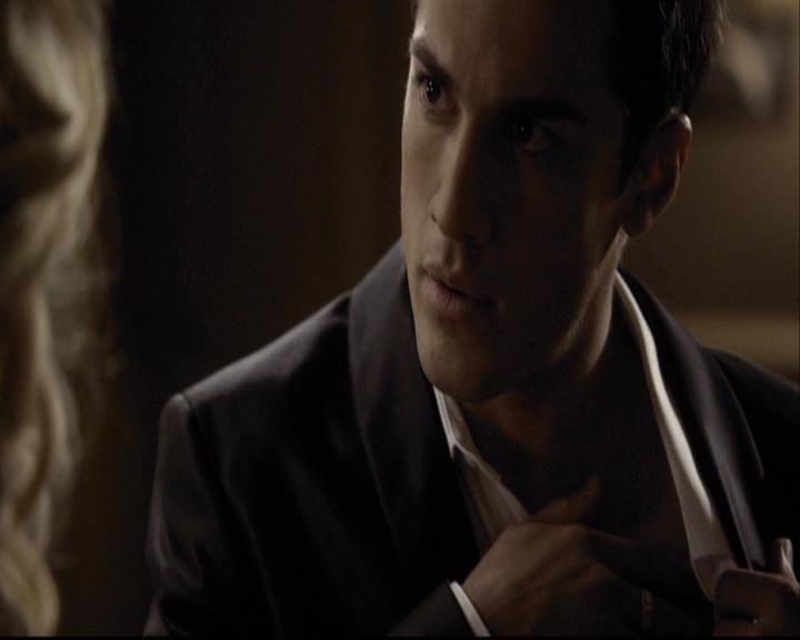 VampireDiariesWorld-dot-org_2x07Masquerade1939.jpg