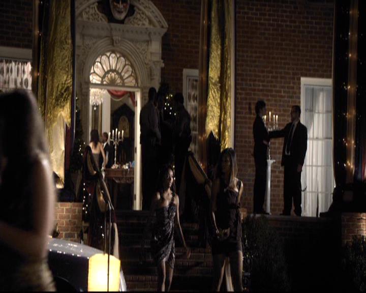 VampireDiariesWorld-dot-org_2x07Masquerade1945.jpg