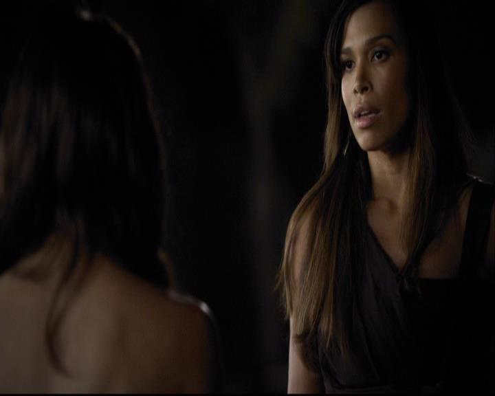 VampireDiariesWorld-dot-org_2x07Masquerade1946.jpg