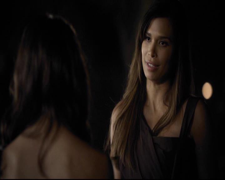 VampireDiariesWorld-dot-org_2x07Masquerade1948.jpg