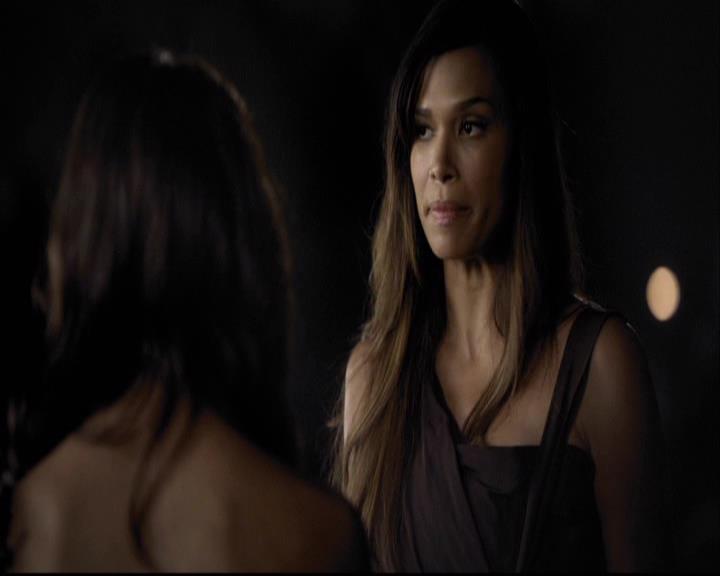 VampireDiariesWorld-dot-org_2x07Masquerade1951.jpg