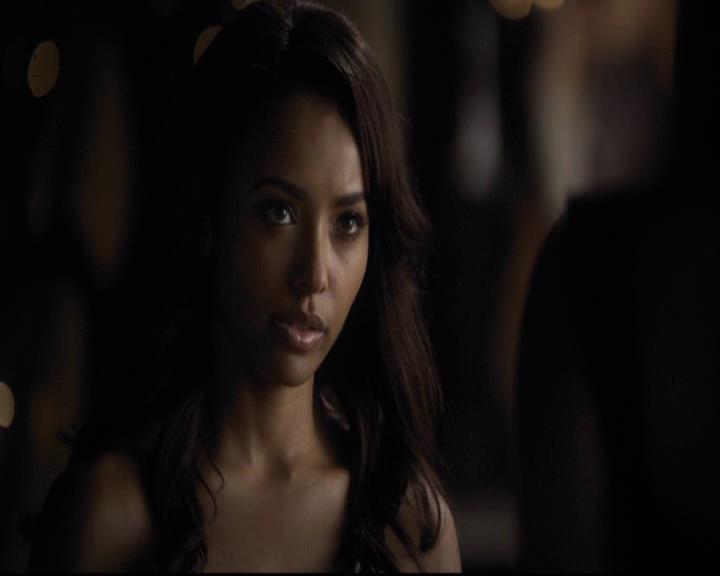 VampireDiariesWorld-dot-org_2x07Masquerade1952.jpg