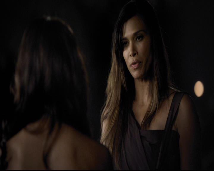VampireDiariesWorld-dot-org_2x07Masquerade1960.jpg