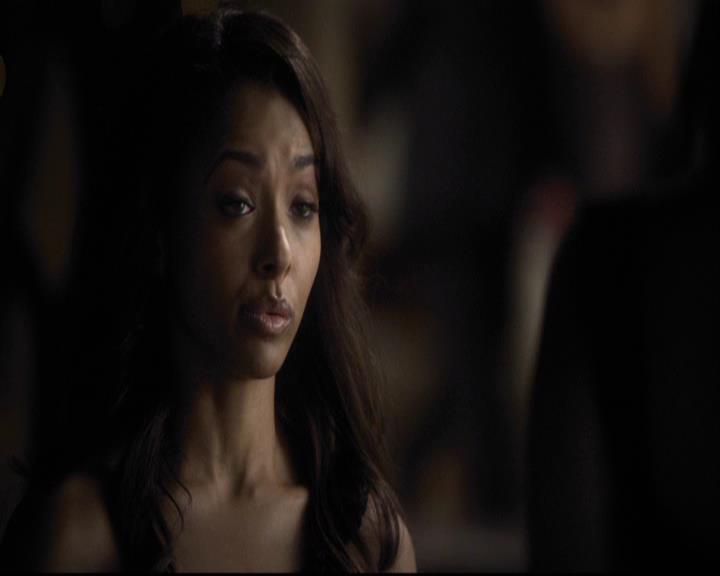 VampireDiariesWorld-dot-org_2x07Masquerade1975.jpg