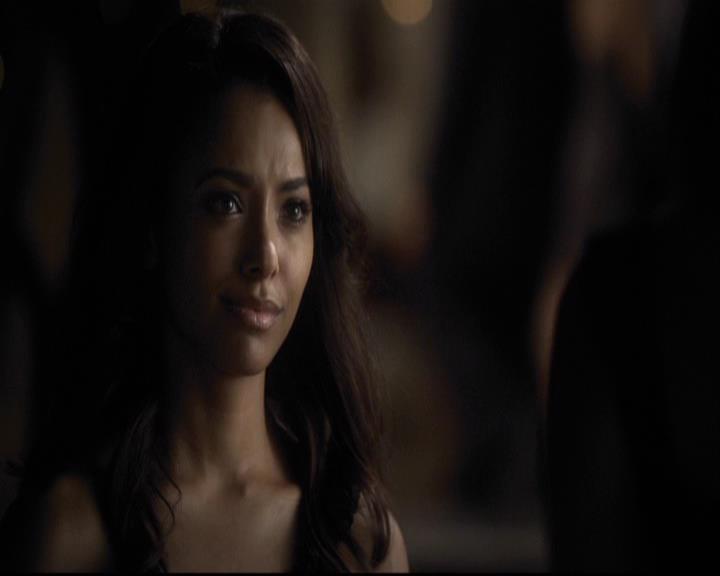 VampireDiariesWorld-dot-org_2x07Masquerade1980.jpg