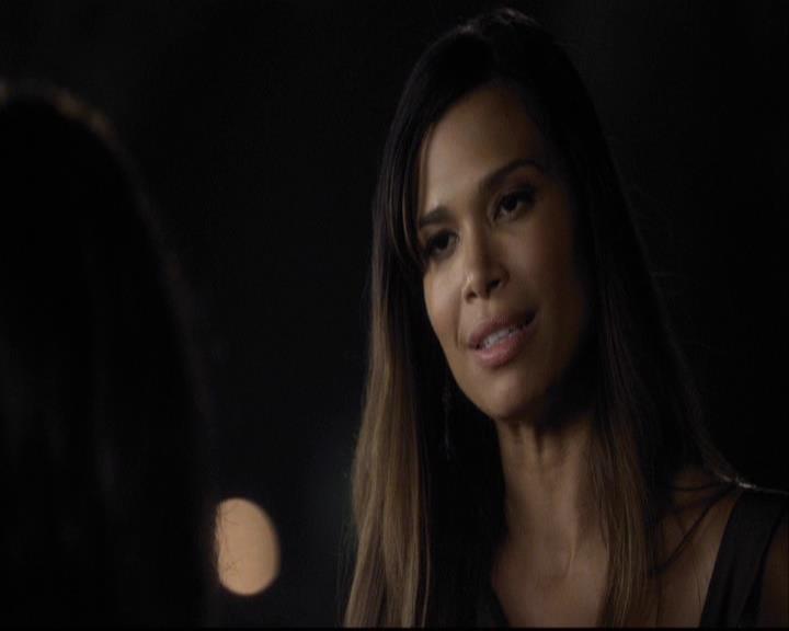 VampireDiariesWorld-dot-org_2x07Masquerade1989.jpg