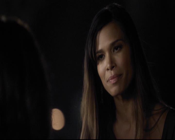 VampireDiariesWorld-dot-org_2x07Masquerade1992.jpg