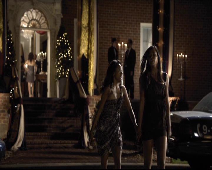 VampireDiariesWorld-dot-org_2x07Masquerade1997.jpg