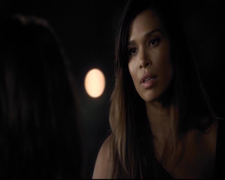 VampireDiariesWorld-dot-org_2x07Masquerade1999.jpg