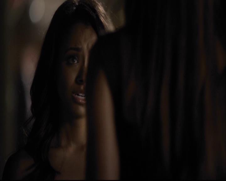 VampireDiariesWorld-dot-org_2x07Masquerade2000.jpg
