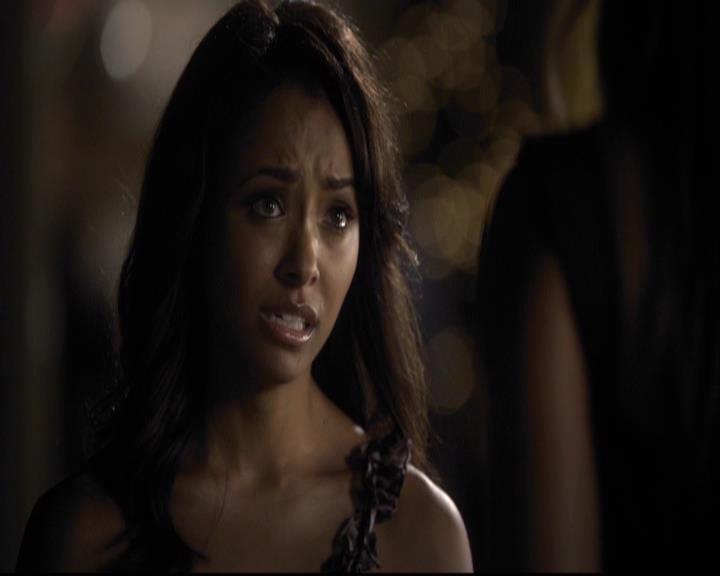 VampireDiariesWorld-dot-org_2x07Masquerade2001.jpg