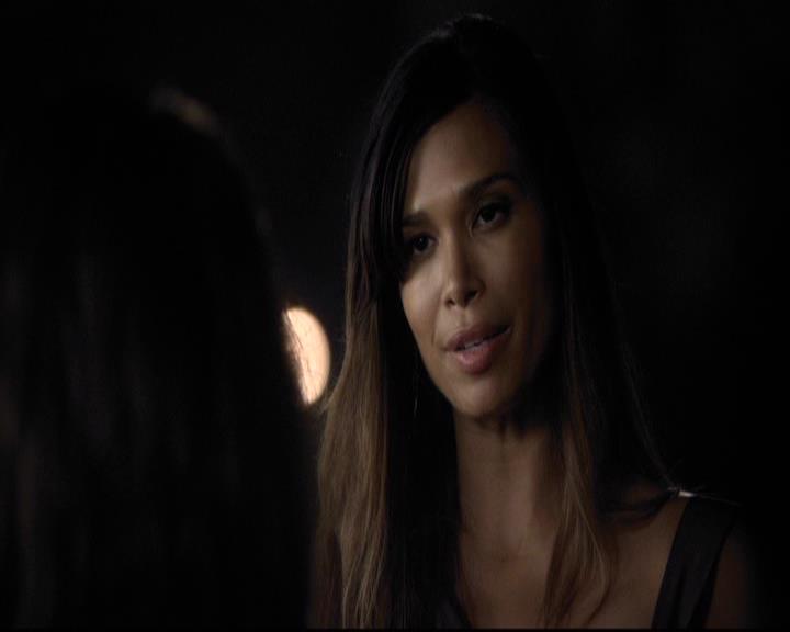VampireDiariesWorld-dot-org_2x07Masquerade2009.jpg