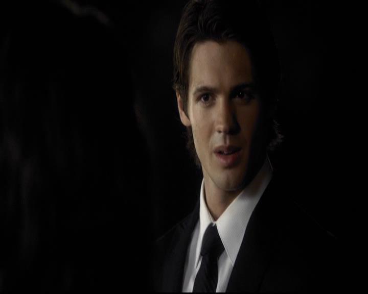 VampireDiariesWorld-dot-org_2x07Masquerade2030.jpg