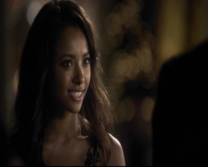 VampireDiariesWorld-dot-org_2x07Masquerade2037.jpg