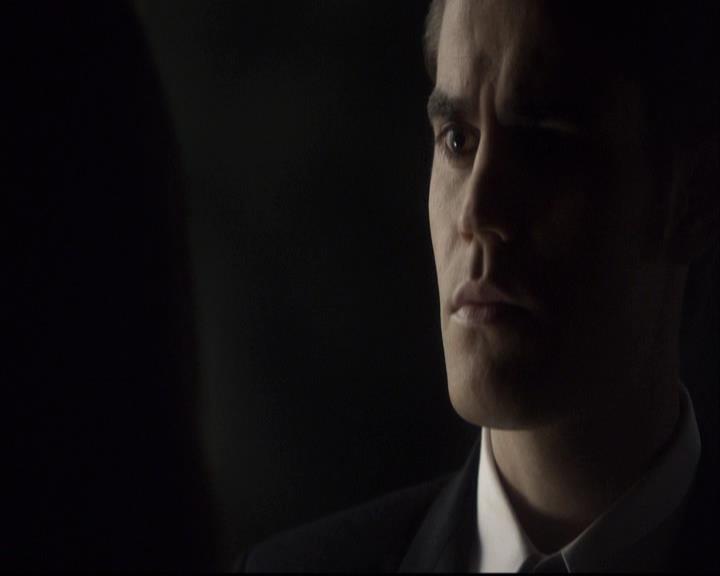 VampireDiariesWorld-dot-org_2x07Masquerade2102.jpg