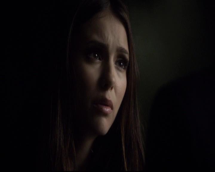 VampireDiariesWorld-dot-org_2x07Masquerade2106.jpg