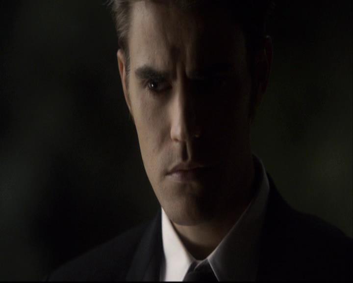 VampireDiariesWorld-dot-org_2x07Masquerade2136.jpg