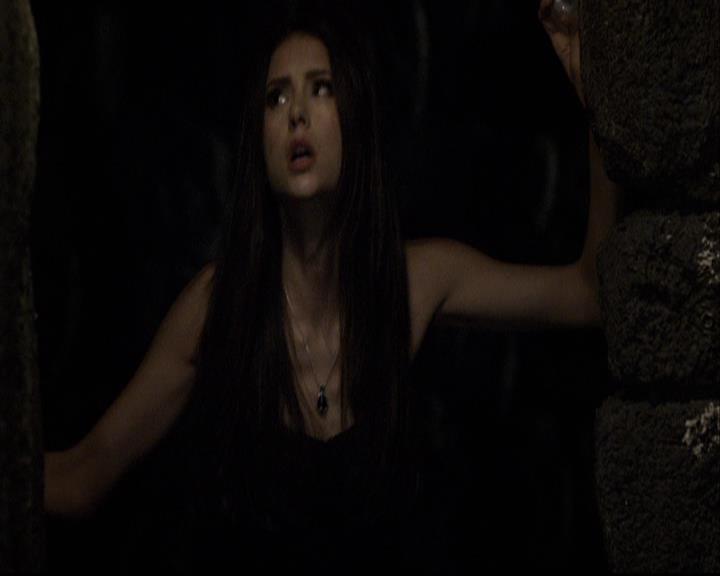 VampireDiariesWorld-dot-org_2x07Masquerade2169.jpg
