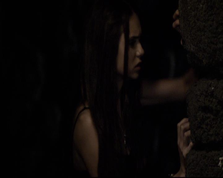 VampireDiariesWorld-dot-org_2x07Masquerade2172.jpg