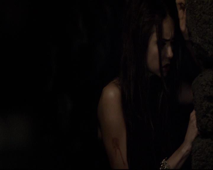 VampireDiariesWorld-dot-org_2x07Masquerade2173.jpg