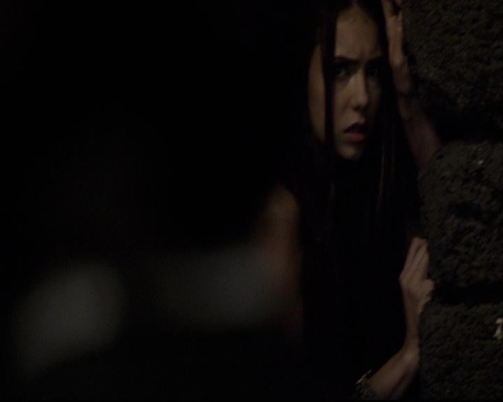 VampireDiariesWorld-dot-org_2x07Masquerade2174.jpg