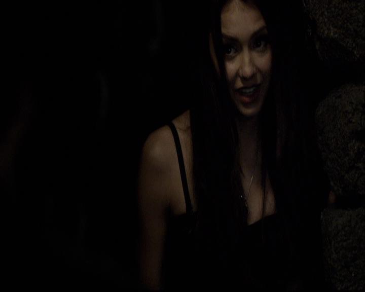 VampireDiariesWorld-dot-org_2x07Masquerade2196.jpg