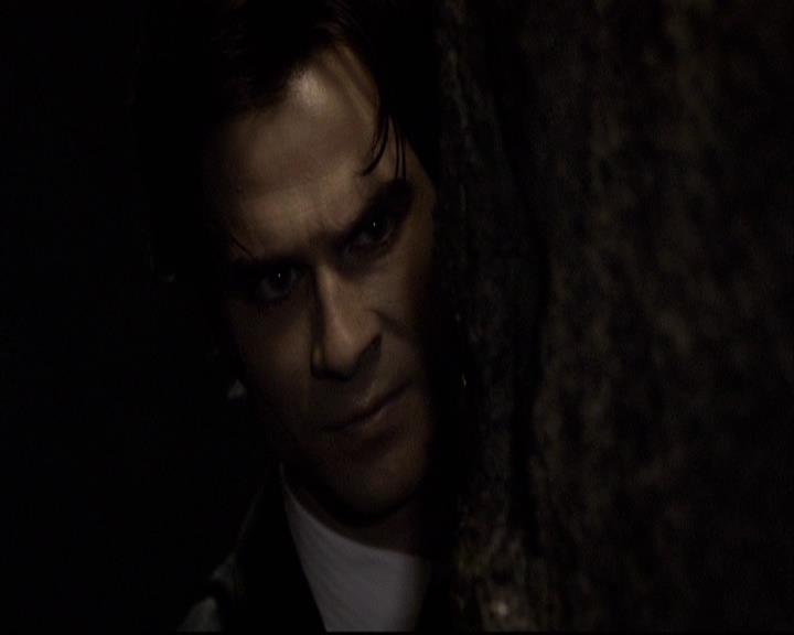 VampireDiariesWorld-dot-org_2x07Masquerade2205.jpg