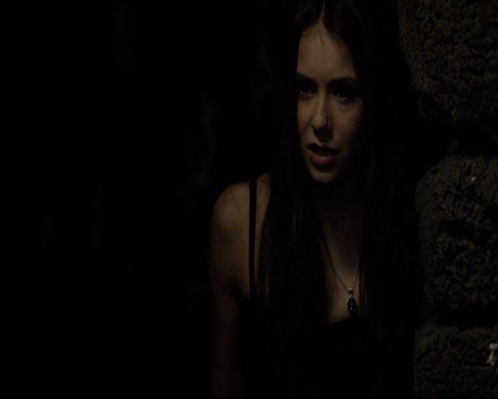 VampireDiariesWorld-dot-org_2x07Masquerade2211.jpg