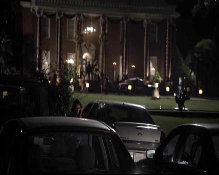 VampireDiariesWorld-dot-org_2x07Masquerade2242.jpg