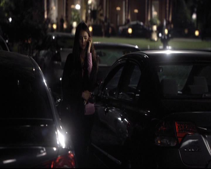 VampireDiariesWorld-dot-org_2x07Masquerade2250.jpg