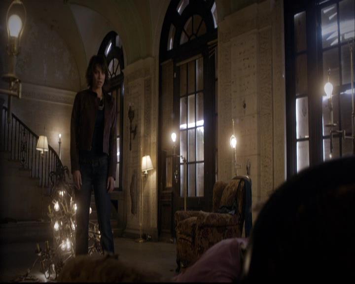 VampireDiariesWorld-dot-org_2x08Rose0350.jpg