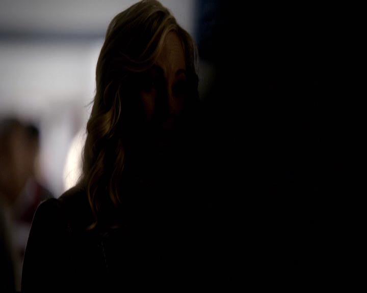 VampireDiariesWorld-dot-org_2x08Rose0433.jpg