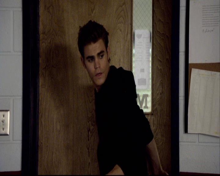 VampireDiariesWorld-dot-org_2x08Rose0520.jpg
