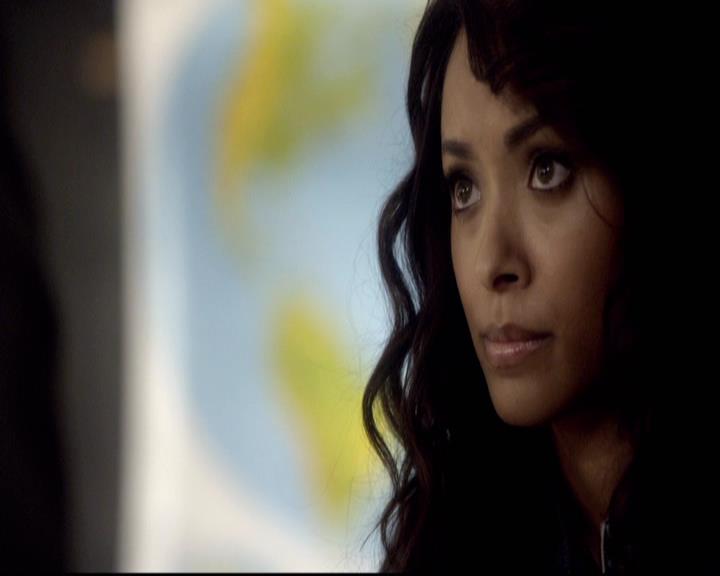 VampireDiariesWorld-dot-org_2x08Rose0564.jpg