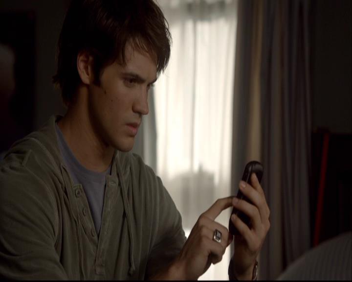 VampireDiariesWorld-dot-org_2x08Rose0750.jpg