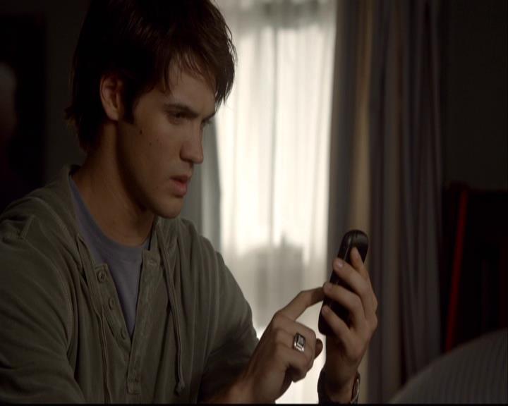 VampireDiariesWorld-dot-org_2x08Rose0751.jpg