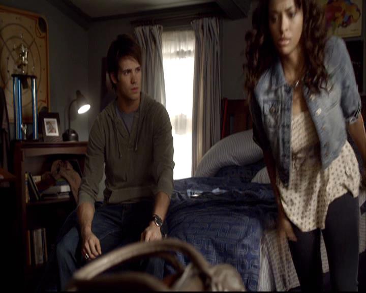 VampireDiariesWorld-dot-org_2x08Rose0788.jpg