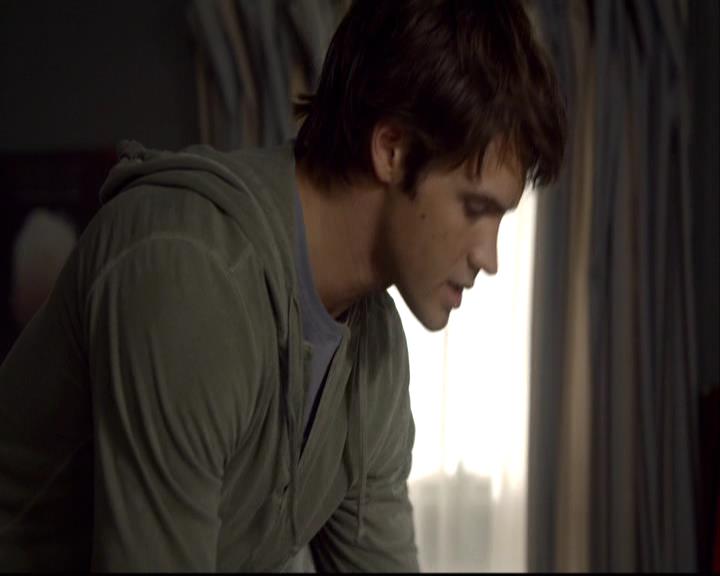 VampireDiariesWorld-dot-org_2x08Rose0814.jpg