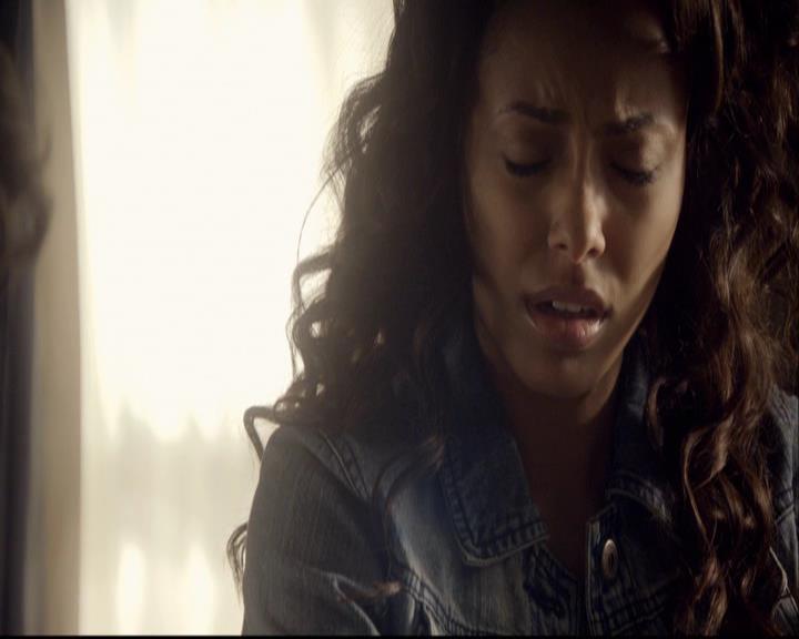 VampireDiariesWorld-dot-org_2x08Rose0832.jpg