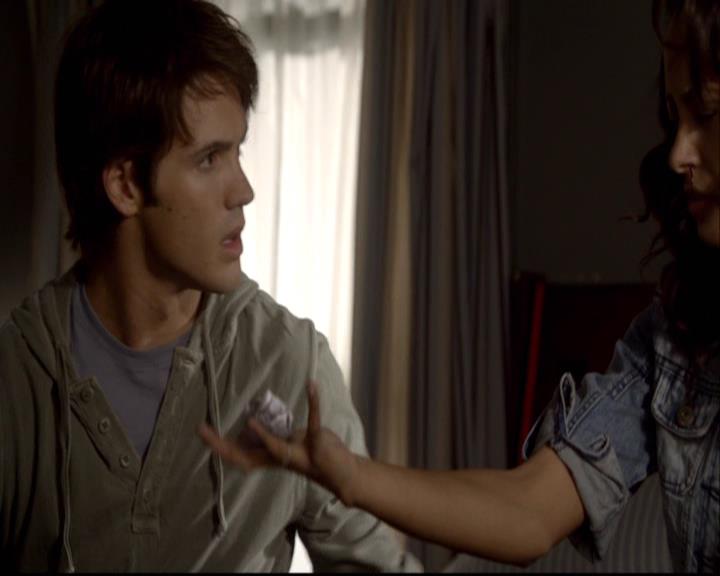 VampireDiariesWorld-dot-org_2x08Rose0839.jpg