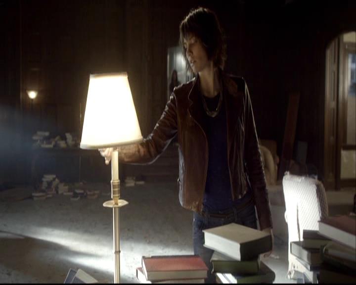 VampireDiariesWorld-dot-org_2x08Rose0858.jpg