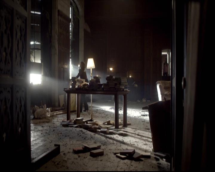 VampireDiariesWorld-dot-org_2x08Rose0863.jpg