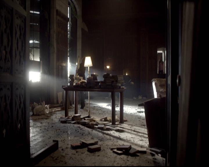 VampireDiariesWorld-dot-org_2x08Rose0864.jpg