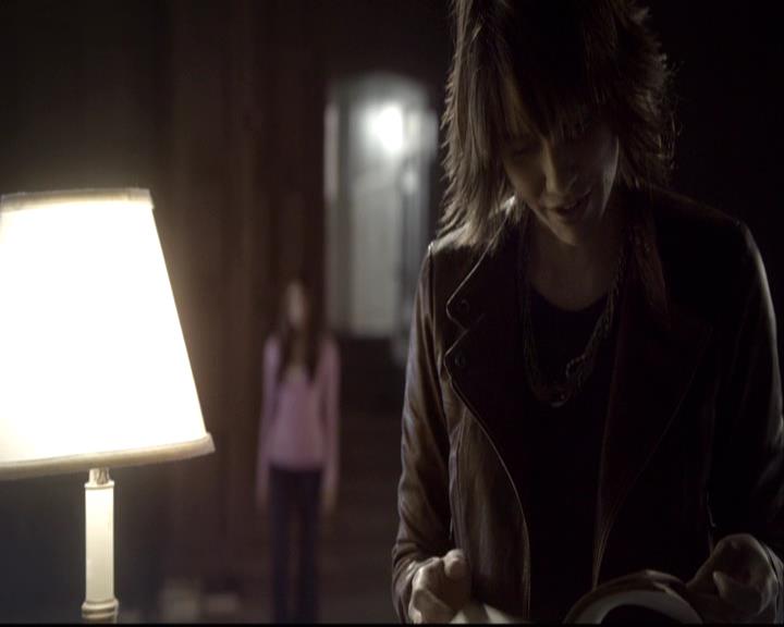 VampireDiariesWorld-dot-org_2x08Rose0894.jpg