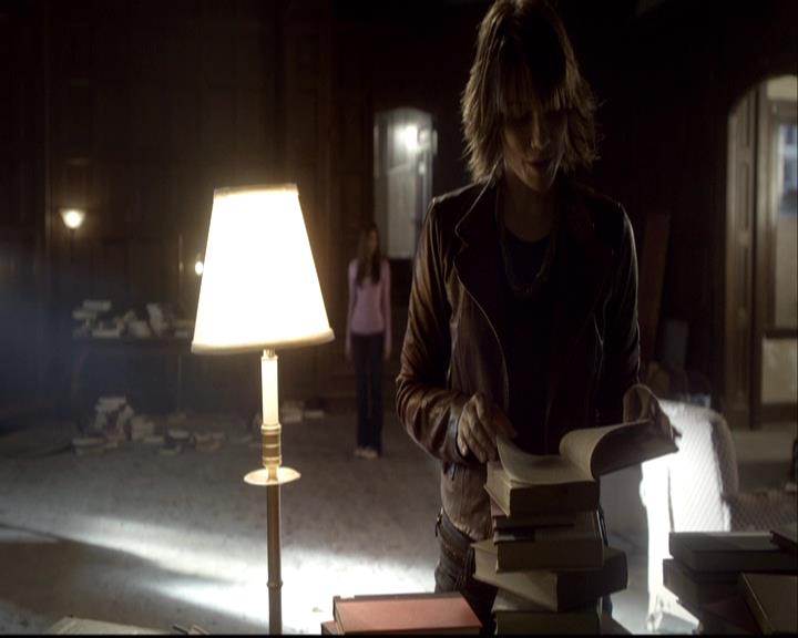 VampireDiariesWorld-dot-org_2x08Rose0900.jpg