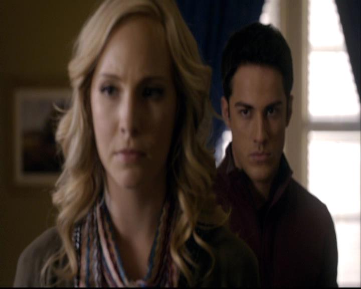 VampireDiariesWorld-dot-org_2x08Rose0980.jpg