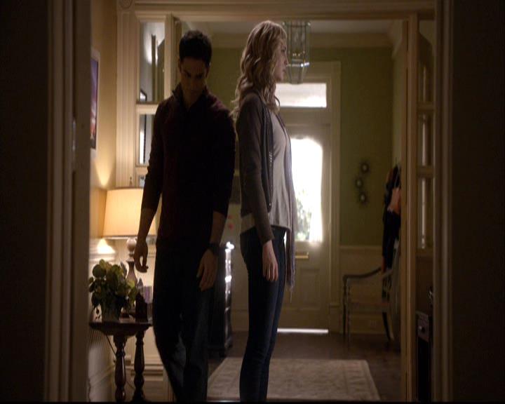 VampireDiariesWorld-dot-org_2x08Rose0995.jpg