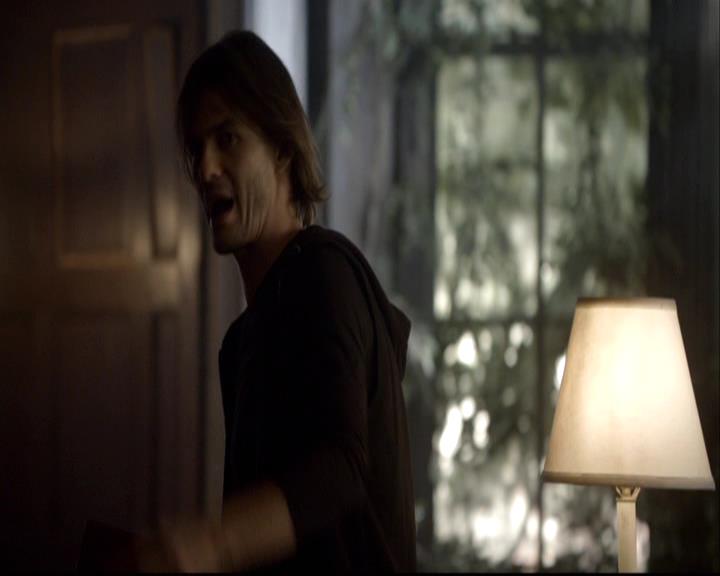 VampireDiariesWorld-dot-org_2x08Rose1064.jpg
