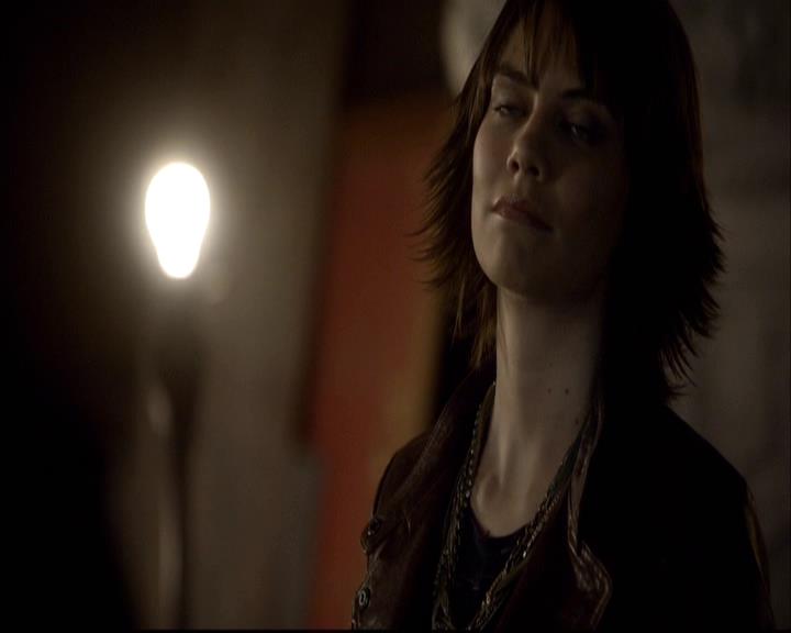 VampireDiariesWorld-dot-org_2x08Rose1065.jpg
